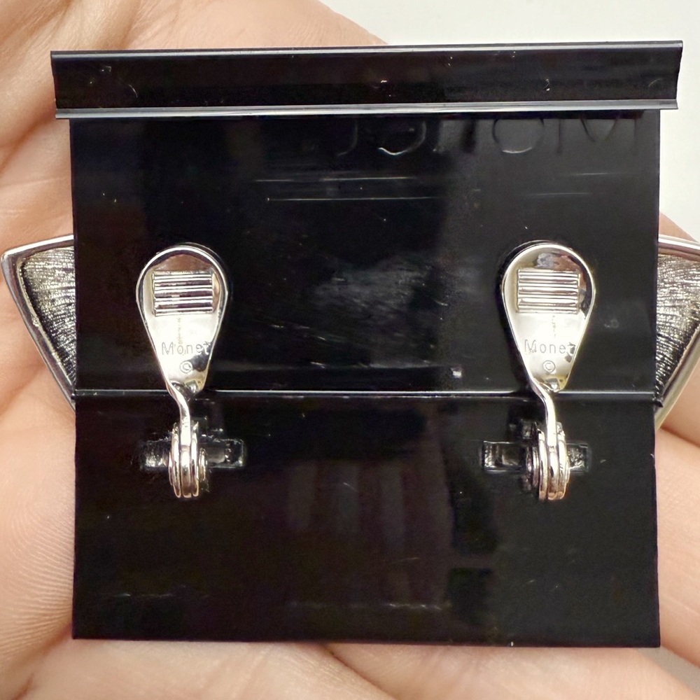 Vintage MONET Cream Enamel Silvertone Large Triangle Clip On Earrings Modernist - Picture 3 of 3